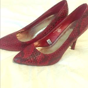 ❤️Red faux snakeskin by Mossimo - Showstoppers!